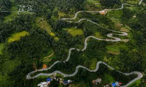 Cung đường 'ngựa chùn bước, người nhức chân' ở Hà Giang, đẹp như Thụy Sĩ thu nhỏ