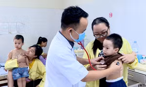 Cẩn trọng các vấn đề sức khoẻ ở trẻ em thời điểm giao mùa