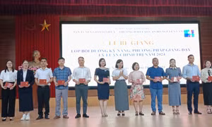 Bế giảng lớp bồi dưỡng kỹ năng, phương pháp giảng dạy lý luận chính trị