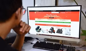 Đôi dép 28 nghìn, khóa 35 nghìn, không ưng trả lại tiền, tặng hàng, 'cơn bão' Temu đe doạ hàng Việt?