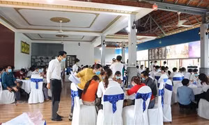 Hơn 100 người tập trung tổ chức sự kiện bất chấp dịch COVID-19