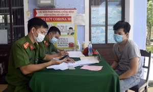 Tài xế xe tải vi phạm quy định phòng dịch bị phạt 7,5 triệu đồng