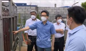 Phó Thủ tướng Vũ Đức Đam yêu cầu Bộ Y tế tăng cường bác sĩ giỏi cho Bình Dương