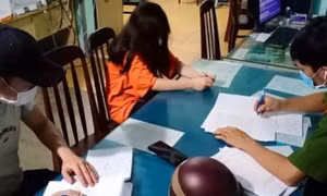 Nhóm trẻ em hành hung đối thủ quay clip tung lên mạng