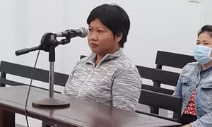 Đi tù vì dùng gạch tấn công Công an