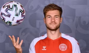 Sao Lyon cập bến Premier League