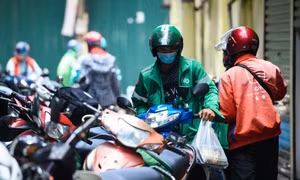 Hàng quán ở Hà Nội 'lách' quy định để bán online