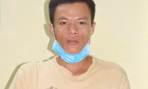 Côn đồ vượt chốt phong tỏa, đuổi chém tổ chống dịch