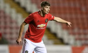Man Utd chia tay trung vệ tài năng