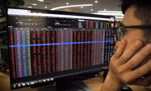 VN-Index rơi thẳng đứng, mất hơn 56 điểm