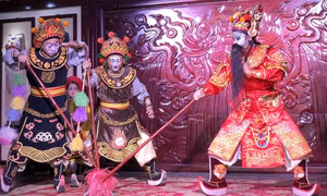 Phát triển nguồn nhân lực cho sân khấu truyền thống