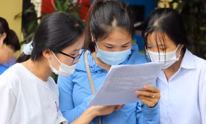Thí sinh hoàn thành bài thi môn Ngoại ngữ, kết thúc Kỳ thi tốt nghiệp THPT 2021