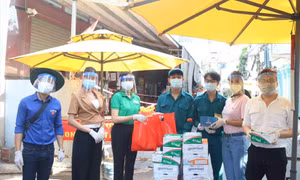 Việt Hương, Tuấn Hưng và loạt sao Việt chung tay hỗ trợ người dân Sài Gòn