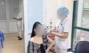 Bộ Y tế yêu cầu BV Hữu Nghị giải trình thông tin "hoa khôi" tiêm vắc xin COVID-19 không cần đăng ký