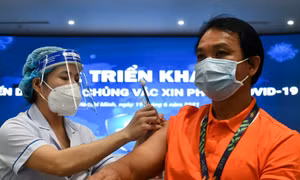 Đề xuất bổ sung tài xế, tiểu thương vào nhóm ưu tiên tiêm vaccine