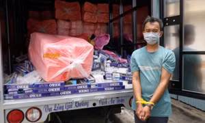 “Núp bóng” đi giao hàng chở 5200 gói thuốc lá lậu