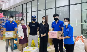 Thủy Tiên nói gì khi bị tố nhận vơ 100 tấn gạo tiếp tế cho TP.HCM?