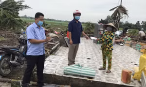Dông lốc bất ngờ quét sập hàng chục căn nhà, 15 người bị thương ở Kiên Giang