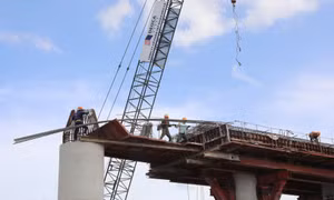 Tăng tốc thi công cầu Cửa Lục 3