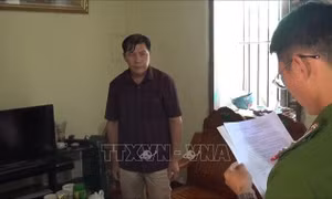 Khởi tố bị can, bắt tạm giam Trưởng phòng Dân tộc UBND huyện Trùng Khánh
