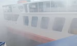 Cháy tàu chở 109 người ngoài khơi Indonesia