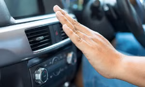 Lý do nào khiến cho điều hòa ô tô bị đóng băng