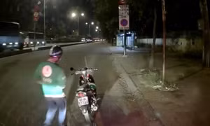 Bắt tên trộm mặc áo xe ôm công nghệ