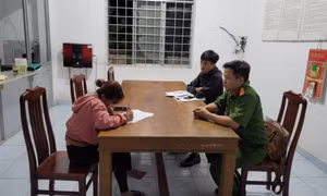 Bán vàng để đầu tư vào trò chơi trên mạng rồi đến công an báo bị cướp