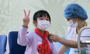Tiêm vaccine COVID-19 cho học sinh tại nhiều nơi thấp, chậm: Bộ GD&ĐT ra văn bản tăng cường phối hợp