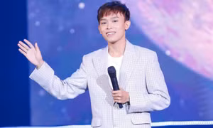 Hồ Văn Cường hát nhạc MONO gây tranh cãi