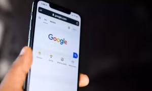 Google sẽ mặc định làm mờ hình ảnh nhạy cảm khi bạn Search