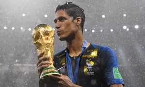 Raphael Varane ra quyết định cực sốc