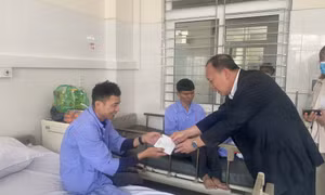 Thăm, động viên các nạn nhân vụ tai nạn lao động tại Công ty Cổ phần sửa chữa tàu biển Nosco ShipYard