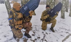 Ukraine dùng súng công nghệ cao để ‘đóng băng’ máy bay không người lái Nga