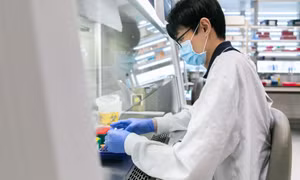 Sáng 19/2: Cả ca mắc COVID-19 và bệnh nhân nặng đều tăng trong 7 ngày qua