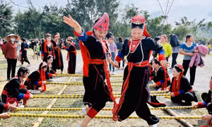Rộn ràng Hội làng Bằng Cả 