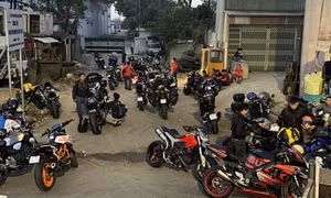Cả trăm xe 'đại hội mô tô khủng' lao vào đường cấm bị chặn bắt