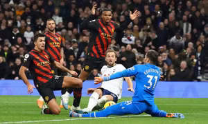 Tottenham quật ngã Man City