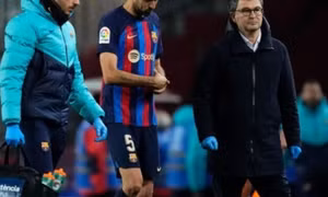 Hơn Real 8 điểm, Barca lại đón tổn thất lớn trước khi gặp Man Utd