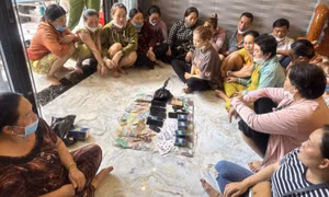 14 phụ nữ sát phạt trên sới bạc trăm triệu