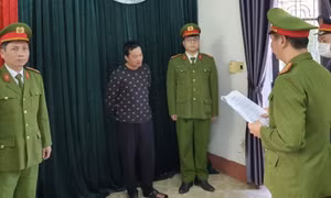 Thuê siêu xe rồi cầm đồ, cuỗm 4 tỷ