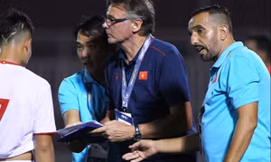 HLV Troussier có 2 trợ lý người Pháp