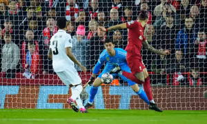 Real đại thắng trên sân Liverpool