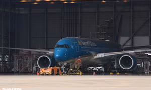 Vietnam Airlines lỗ liền 3 năm, cổ phiếu "lâm nguy"