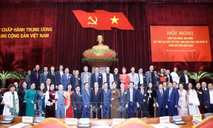 Tạo động lực để đội ngũ trí thức, nhà khoa học, văn nghệ sỹ tận tâm, tận hiến với quốc gia
