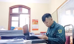 Thạc sĩ xung phong nhập ngũ