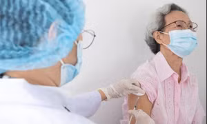 Mùa đông phòng viêm phổi ở người cao tuổi