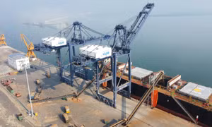 Gần 154.000 tấn hàng hóa bốc xếp qua cảng Cái Lân ngày đầu năm mới 