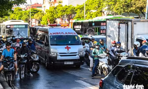 Bộ Công an nói về trường hợp 'không chấp hành đèn tín hiệu để nhường đường cho xe cấp cứu'
