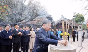 Tổng Bí thư Tô Lâm dâng hương tại Khu Di tích Quốc gia đặc biệt Cố đô Hoa Lư